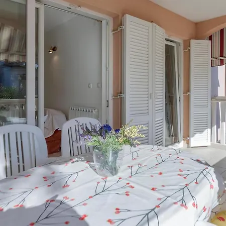 1 Bedroom Cozy In