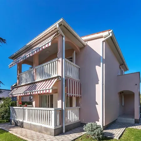 Vakantiehuis Amazing In With 1 Bedrooms Vodnjan
