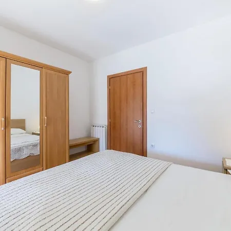 1 Bedroom Cozy In