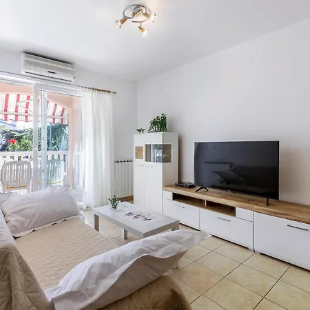 1 Bedroom Cozy In *